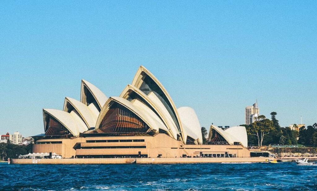 what are sydney's must see attractions