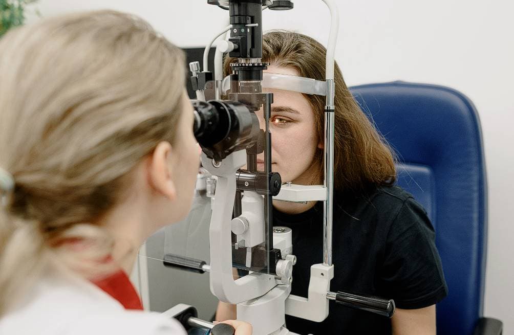 what is the typical procedure for an eye exam 1