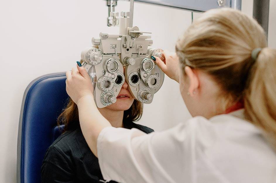 what is the typical procedure for an eye exam 2